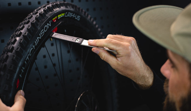 Sens de montage : comment monter ses pneus vélo ?