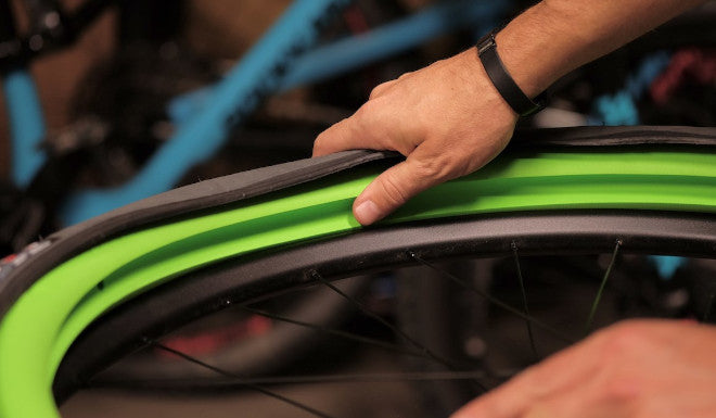 Vittoria présente Air-Liner, le premier système de protection en mousse customisable pour pneus tubeless