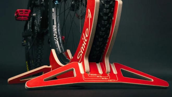 Support de vélo en bois Hopper Smile