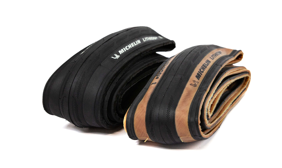 Photos des coloris du pneu Michelin Lithion 4 Performance Line 700x30c pour vélo route, alliant performance et confort