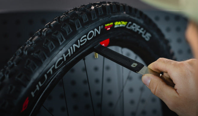 KIT REPARATION PNEU TUBELESS VTT HUTCHINSON PAR L'INTERIEUR AVEC RUSTINES -  BOITE (COLLE 3g + 4 PATCHS 25mm) - P2R