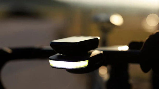 Eclairage avant Ravemen FR300 pour vélo avec fixation compatible Garmin et Wahoo, puissant et fiable